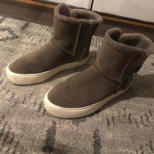 UGG Sneaker Bootie, size 8